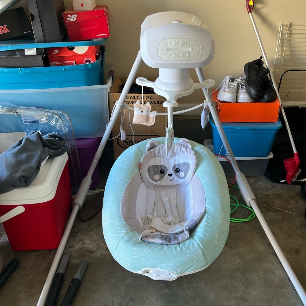 Baby sway swing
